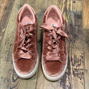 Steve Madden Velvet Sneakers in Blush Pink